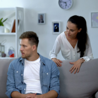 دلایل بی‌میلی و بی‌احساسی شوهر | طرز رفتار با مرد بی‌توجه